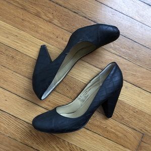 Urban outfitters alligator fake pumps